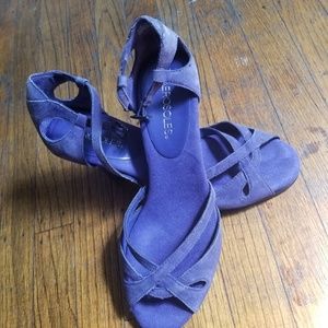 Vintage Aerosoles Peep Toe Strappy Heels